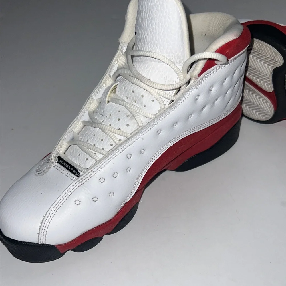 Kids size 6.5Y Jordan 13 Retro Chicago Cherry & White - Picture 5 of 11